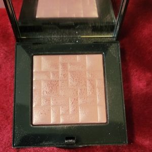 Bobbi Brown highlighting powder sunset glow